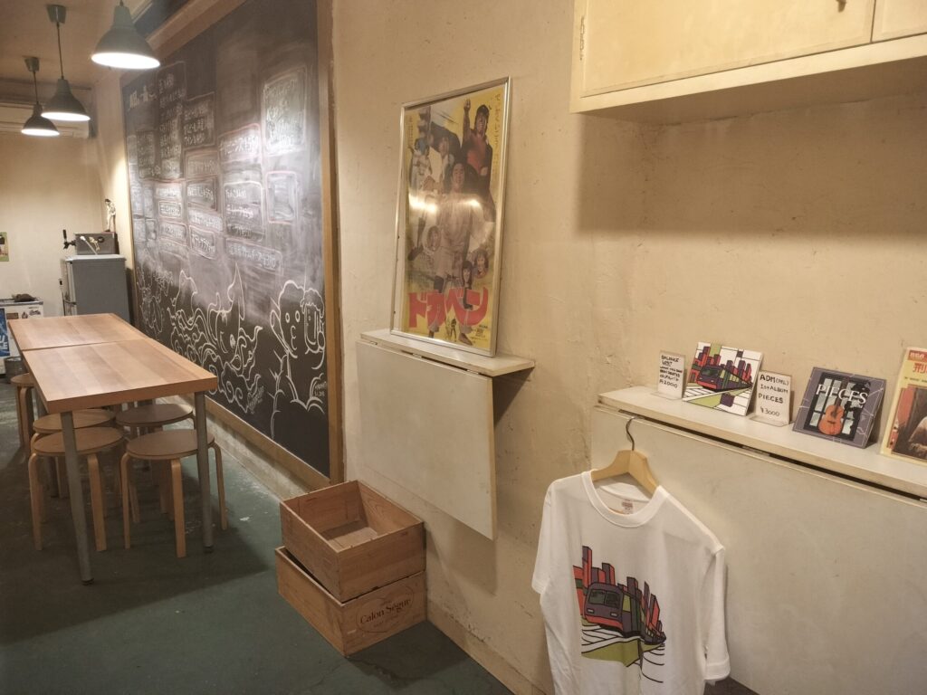 【西院|エラマサ】凍らせた焼酎×強炭酸。パンクが響く“西院ロック酒場”