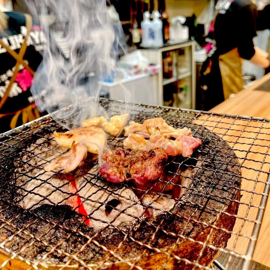 【四条大宮】大衆酒場鶏焼肉 味鶏｜朝引き京赤地鶏を七輪炭火焼きで！