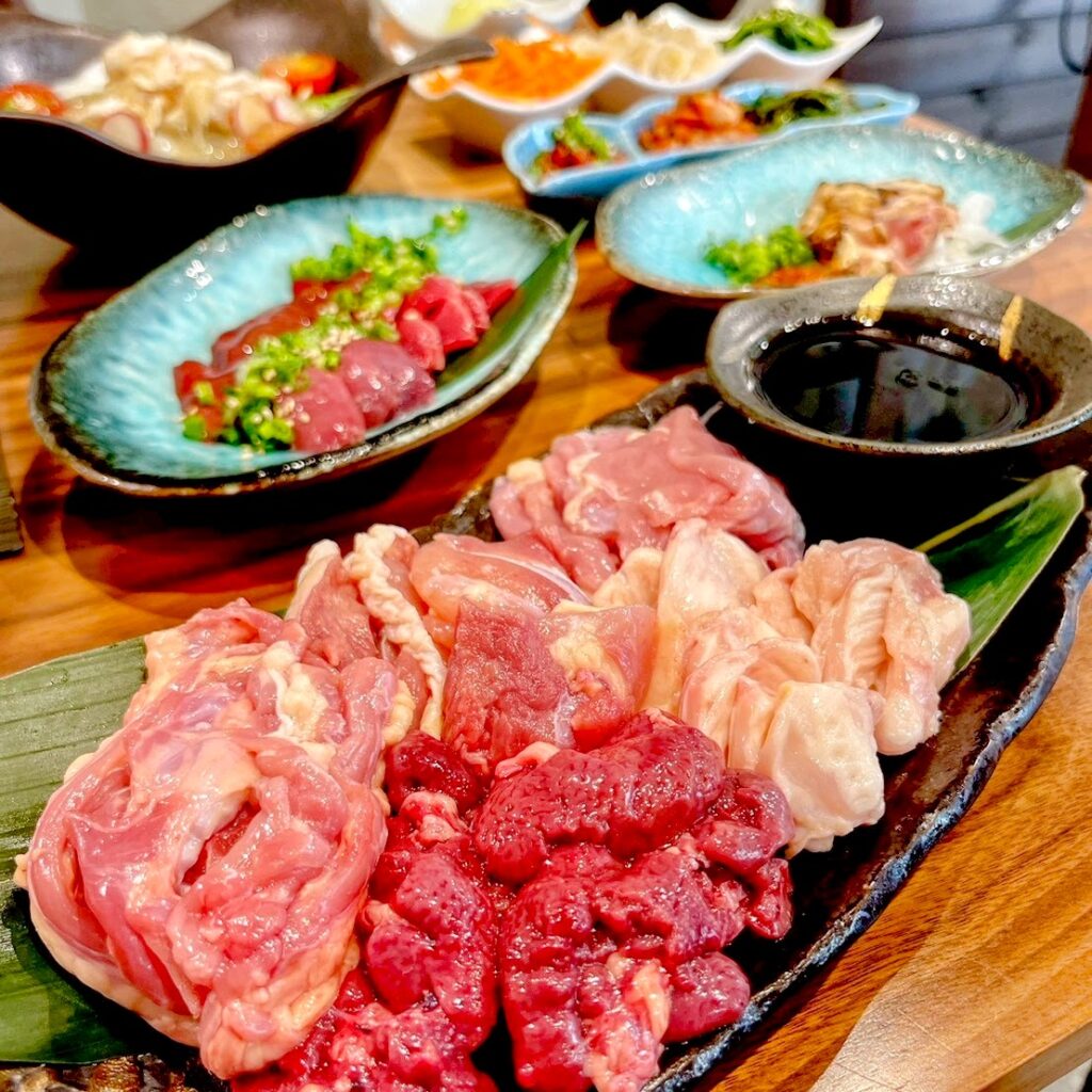 【四条大宮】大衆酒場鶏焼肉 味鶏｜朝引き京赤地鶏を七輪炭火焼きで！