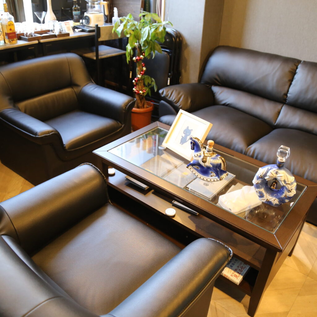 【四条大宮】お酒の美術館｜ノーチャージでレアウイスキーを楽しむバー