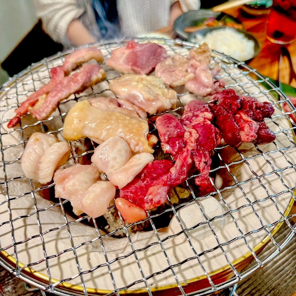 【四条大宮】大衆酒場鶏焼肉 味鶏｜朝引き京赤地鶏を七輪炭火焼きで！