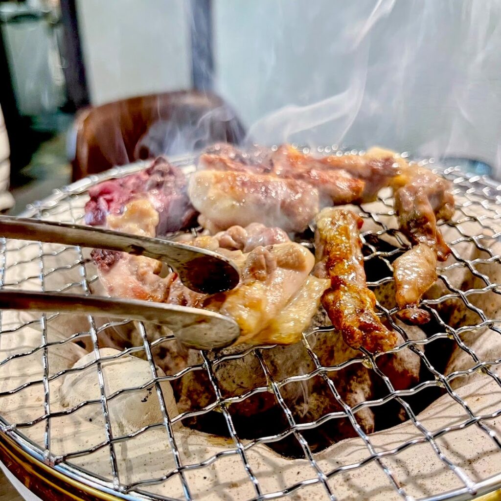 【四条大宮】大衆酒場鶏焼肉 味鶏｜朝引き京赤地鶏を七輪炭火焼きで！