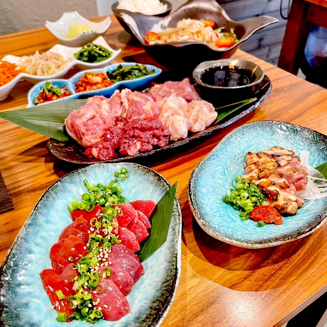 【四条大宮】大衆酒場鶏焼肉 味鶏｜朝引き京赤地鶏を七輪炭火焼きで！