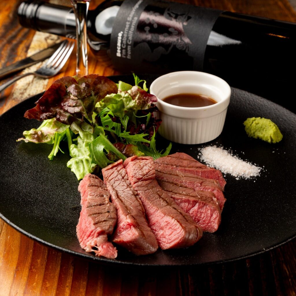 【お会計15%オフ】肉バル 山村牛兵衛 四条大宮店｜名物「和牛タタキ」と肉寿司が人気！