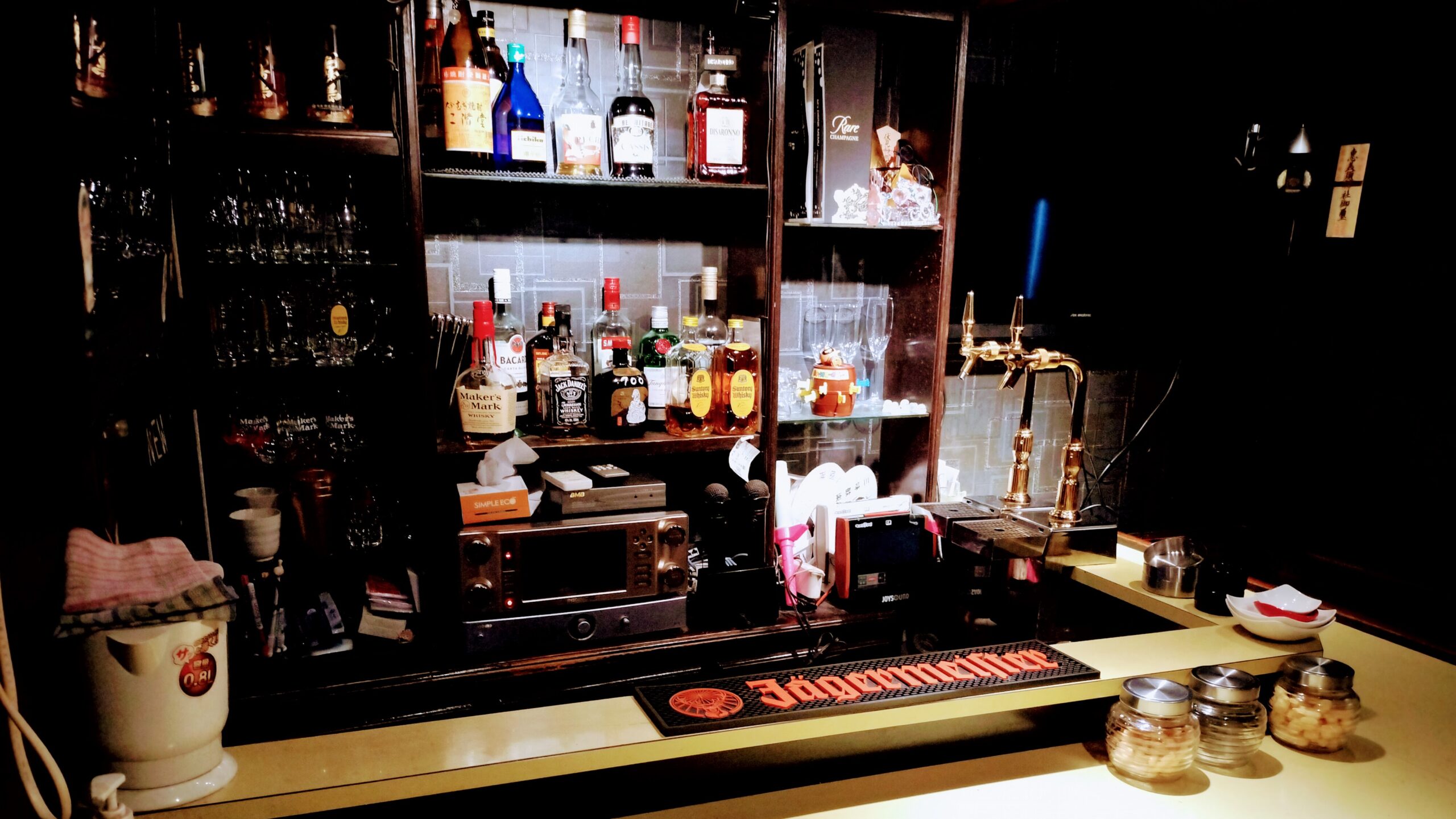 四条大宮「Bar M's」チャージ1000円でカラオケ歌い放題！出前もOK