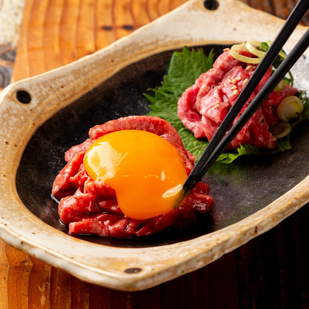 【お会計15%オフ】肉バル 山村牛兵衛 四条大宮店｜名物「和牛タタキ」と肉寿司が人気！