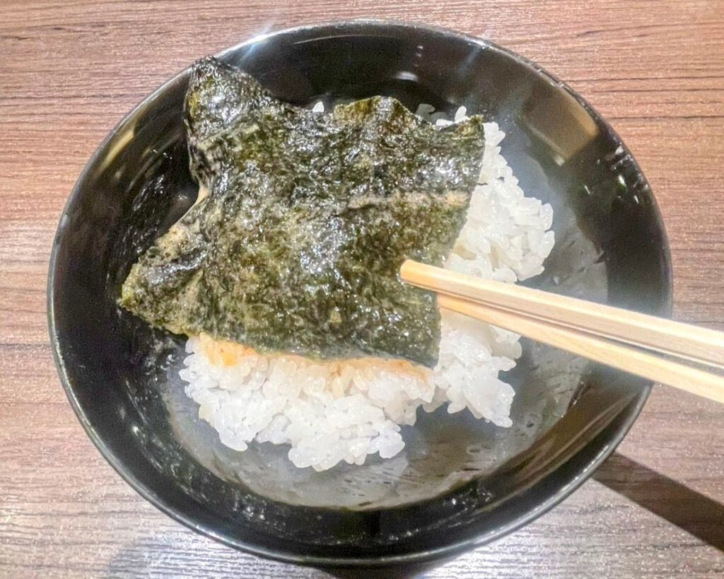 トロトロになった海苔を、ライスの上にのせる