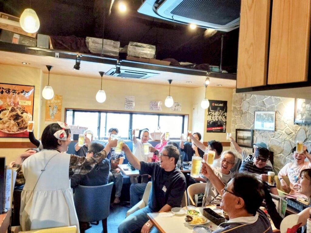 【オフ会レポ】初参加10名 24歳〜77歳が大熱狂!西院『オトコマエ食堂』の日曜昼飲みサッカー観戦