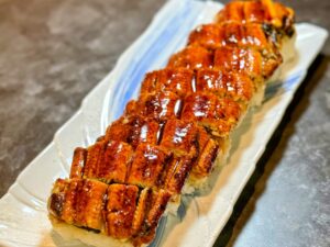 【7月限定】うなぎ丸ごと1匹！西院の海鮮酒場 くれよん食堂『極上 鰻の押し寿司』