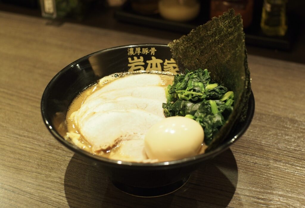 【選手がみせた、その横顔】おこしやす京都AC 森山雄介選手 × 濃厚豚骨ラーメン 岩本家（西院）