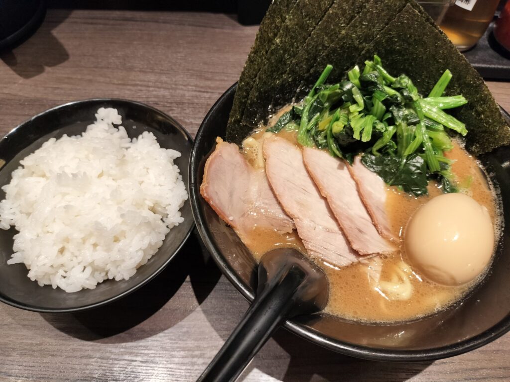 西院の家系ラーメン「岩本家」|はじめてなら何を頼む?